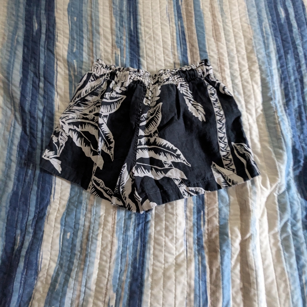 H&M Blue and White Leaf Print Women's Shorts - Picture 3 of 4